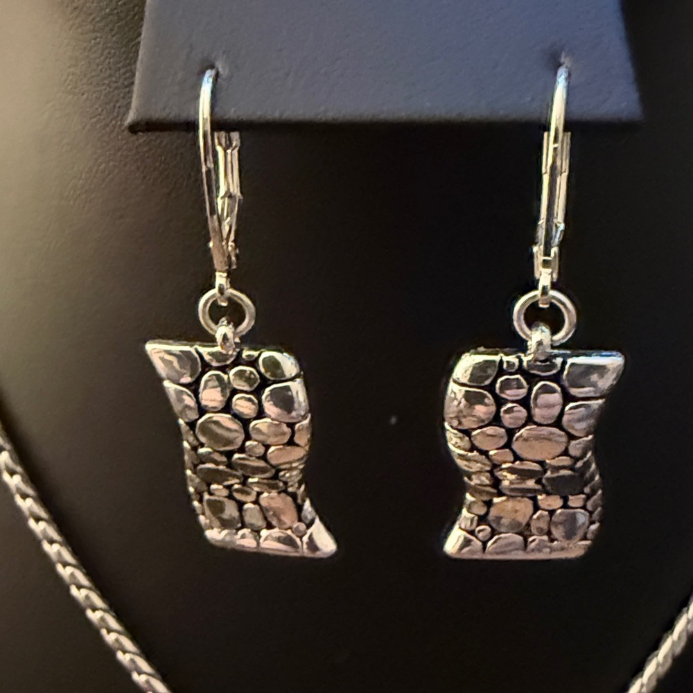 Necklace & Earring Set in Silver Tone/Black with Pebble Finish. - Picture 2 of 9